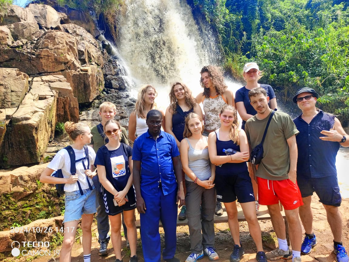 Guest photo at Ambururu Waterfalls